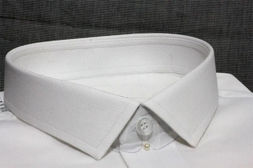 Short spread collar shirt